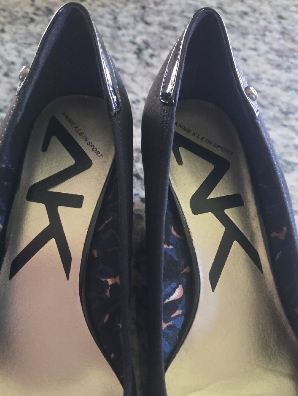 Anne Klein Black Pointed Toe Heels - Picture 4 of 6